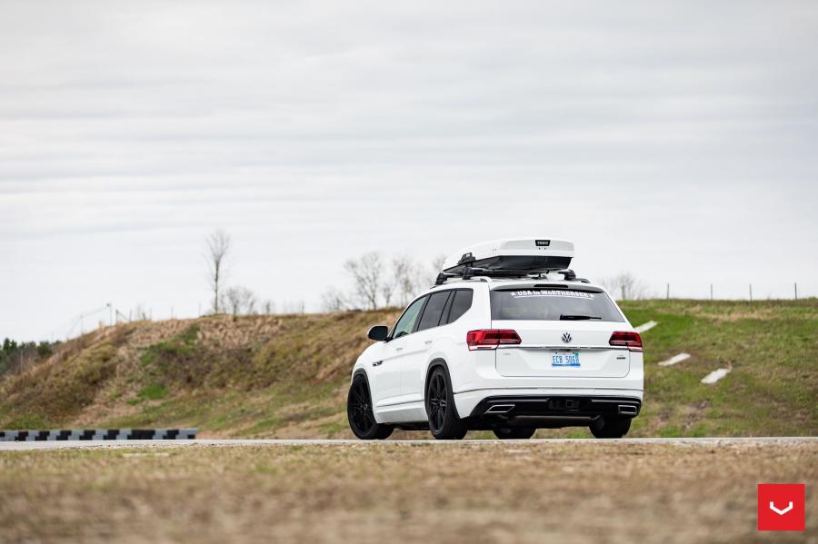  Volkswagen Atlas R-Line on Vossen Wheels (CV10) 2019 года  (фото 31 из 53)